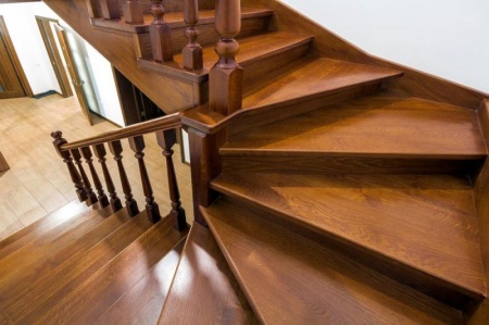 Escalier bois &agrave; Chemill&eacute;-en-Anjou, quelle essence choisir ?
